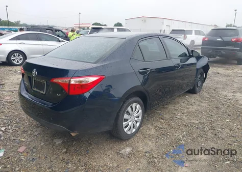 2018 Toyota Corolla Le z USA, uszkodzony, nr VIN 5YFBURHE8JP783237